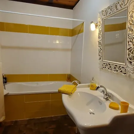 Le Four De Suliatus Сasa de vacaciones Seuillet